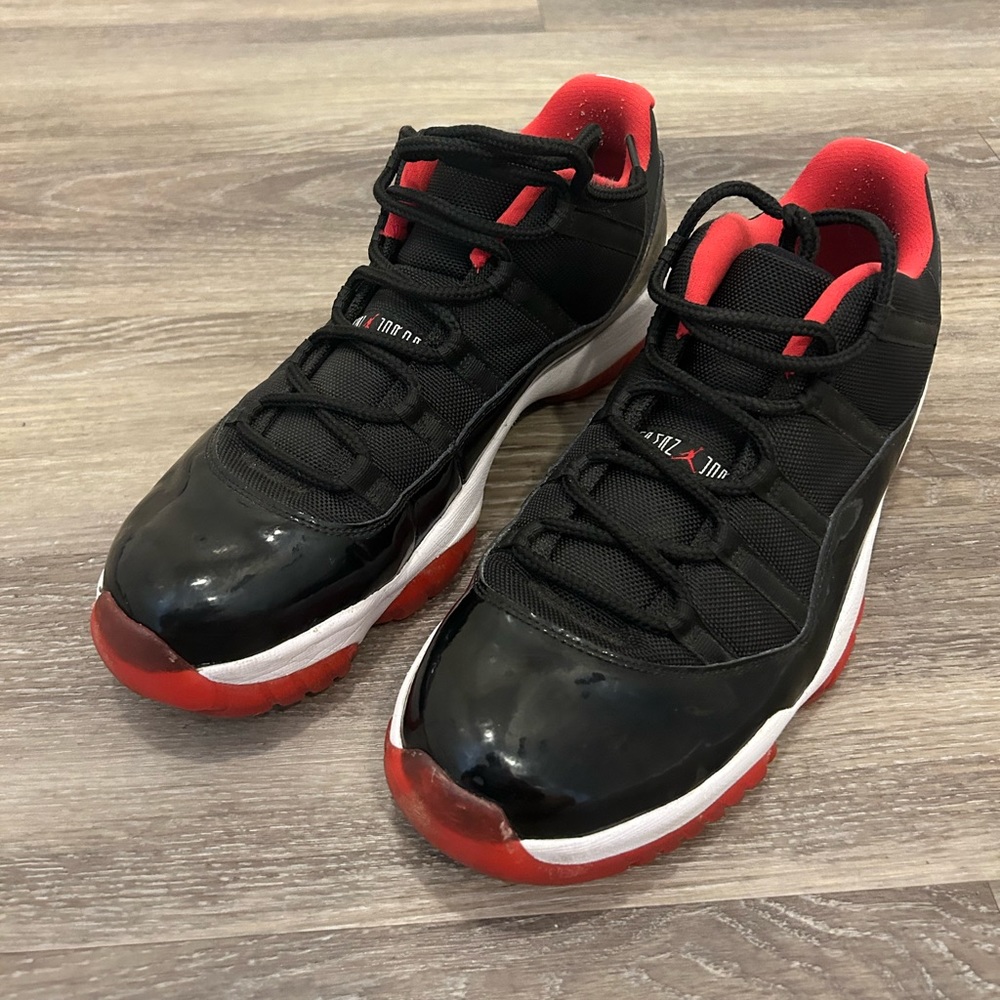 AIR JORDAN 11 RETRO LOW BRED